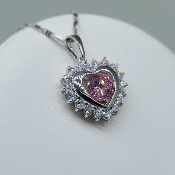 24K White Gold Heart Pendant with Necklace GF NEW - Picture 2 of 4